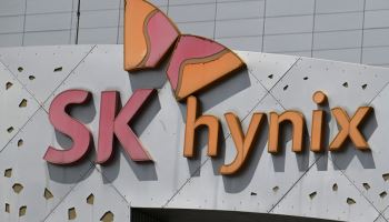 SK하이닉스, 美서 메모리 만드나…"인텔과 현지 생산 협상 중"