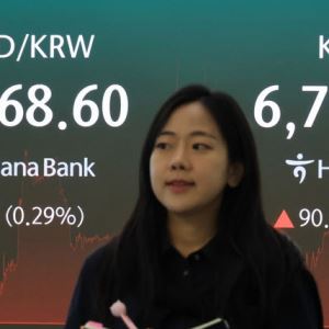 ‘반도체 투톱’ 애프터마켓서도 날았다…삼성전자 2%·하이닉스 4%↑