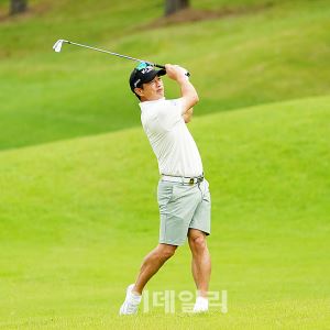 [포토] 강윤석, 코스레코드 세우며 선두에 서다