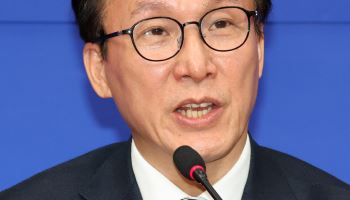 李 "연임 생각 없다" 선언에 與 개헌 속도전…"내년 상반기 국민투표"