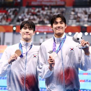 0.04초 차로 놓친 금빛 터치…김영범 은메달-황선우 동메달