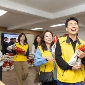 IPARK현대산업개발, 용산 다문화 가정에 쌀 기부·배달 봉사