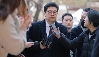 검찰, ‘김병주 MBK 회장 불기소’ 수사 삐걱 논란에 “일치된 의견”