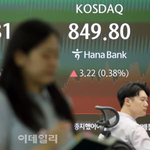 [속보]6800 지킨 코스피…'배당락' 삼전, 우선주·보통주 희비 갈려