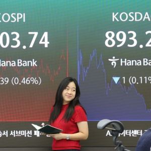 [속보]"개미들 1.7조 팔았다"…코스피 7000 지켜낸 '뜻밖의 큰손'