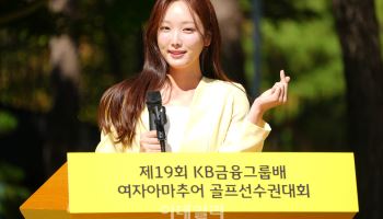 [포토]김세연 아나운서,미소 귀여운 하트 인사