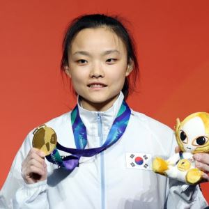 혼자 'TOP' 찍었다...서채현, 한국 클라이밍 8년 만의 금빛 완등