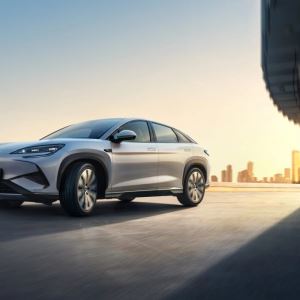테슬라보다 전기차 28만대 더 팔았다…BYD 왕좌 굳히나