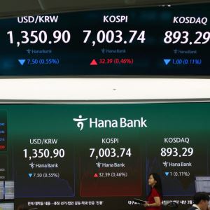 한 달 새 20%대 뛴 반도체 공정·소부장 ETF…이달도 달릴까