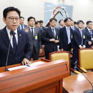 野 "독파모 표류" vs 배경훈 "AI 3위 성과, 사업 계속"