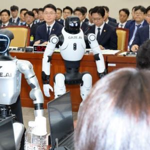 국감장 누빈 中로봇…與이정헌 "韓 피지컬AI 투자 턱없이 부족"