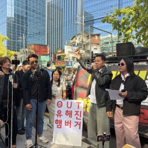 이번엔 광고모델 교체 요구…이어지는 ‘암살자(들)’ 반발 집회