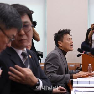 [포토]박진영, '패노메논...4대 기획사 특혜 아닌 희생'