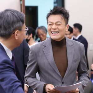 [포토]국정감사, '미소 보이는 박진영 위원장'