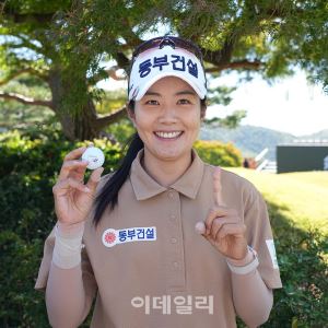 [포토]장수연,마지막 볼 사진은 미소와 함께