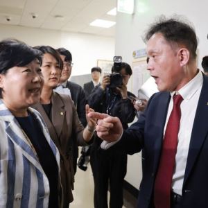 與 법사위 “김태규, 국회 품격 떨어뜨려... 국힘 당직 박탈하라”
