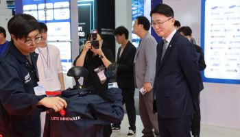 “로봇 직접 가르치고 움직인다”…롯데이노베이트 ‘RX LAB’에 1000명 몰려