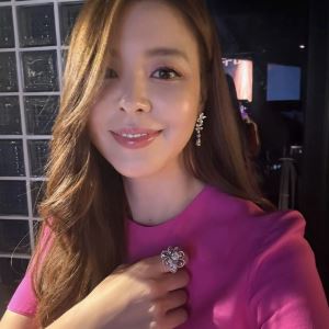 김규리, '거꾸로 걸린 태극기' 논란에 "허위사실 명예훼손 주의"