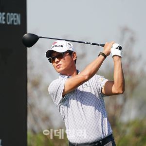 [포토] 타구 바라보는 엄재웅