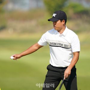 [포토] 홀아웃하는 신상훈