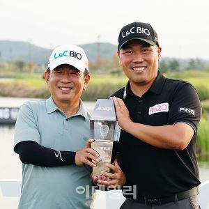 [포토] 이대한, 아버지의 든든한 도움으로