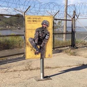 "다리 절고 있는 건 군인만이 아니다"...'지뢰 폭발' 광고 등장