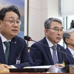 “LH 사장이 할 말 아냐”…대출 규제 與 질타에 고개 숙인 이성훈