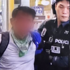 "의자 던졌다" "흉기 빼앗아"…칼부림男 막은 '영웅들'