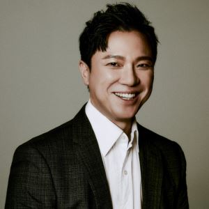 뮤지컬 간판스타 정성화, 이번엔 블랙코미디 영화 주연 꿰찼다