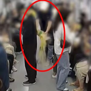 [그해 오늘] 지하철 바닥에 휘발유 '콸콸'…7초 만에 벌어진 일