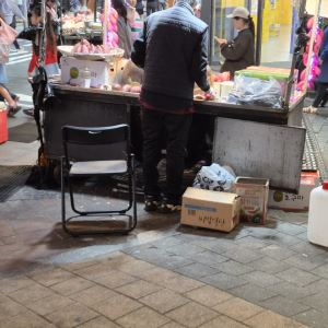 불 뿜는 명동 노점, 관광객들 화들짝…K급 소화기 없어도 그만?