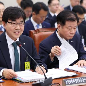 [포토]국정감사, '답변하는 인태연 이사장'