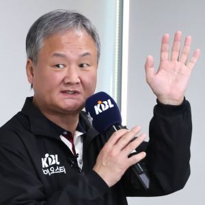 ‘12년 만의 AG 금메달’ 이끈 유재학, 경기력향상위원장 사임