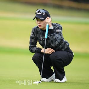 [포토]이세희,첫 버디 노리는 시선