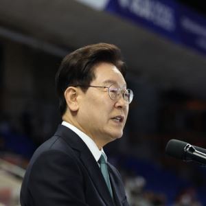 李대통령, 하루 3번꼴로 '폭풍 SNS'…'정책 공방의 장'으로[통실호외]