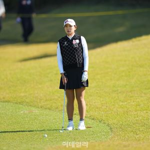 [포토]이지현,무빙데이 선두권을 바라본다