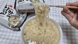 “불닭·신라면도 긴장?” 외국인 난리…매출 1위 찍은 이 라면 정체[먹어보고서]