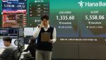 ‘美 AI 쇼크’ 코스피 장초반 5500선 붕괴…외인·기관 ‘매수’에 낙폭 축소