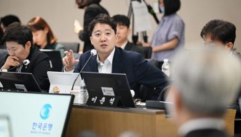 이준석 "산후조리비 끊고 '재정 빨대'…秋, 이미 레임덕"
