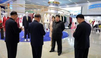 "10년동안 37번째 사망"...김정은 근황 공개해도 '가짜'라고?
