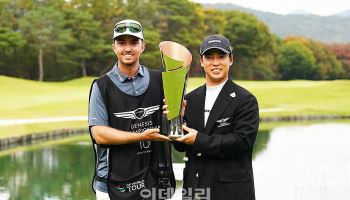 [포토] 유토 카츠라가와, 캐디와 함께