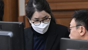 [단독]기소된 검사가 美서 연수 지속…법무부, 근거 지침 공개 거부 논란