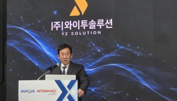 와이투솔루션 美 룩사, 황반변성 치료제 장기 추적서도 효과 유지...기술수출 ‘급물살 기대’