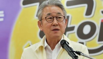 '억대 뇌물 의혹' 강호동 농협회장, 세 번째 경찰 출석