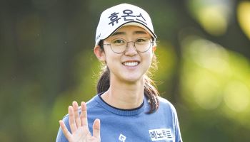 [포토]전우리,밝은 손인사 출발